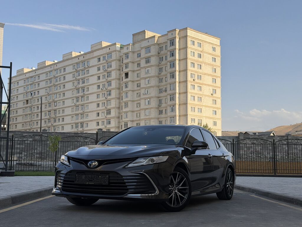 Toyota Camry: 2021 г., 2.5 л, Вариатор, Гибрид, Седан: фото 2