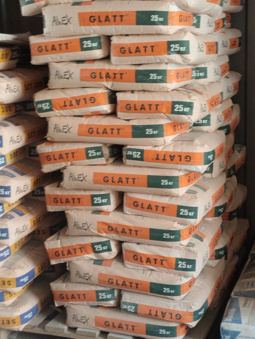 Мешки со строительной смесью GLATT весом 25 кг каждый. Продукт ALEX: фото 2