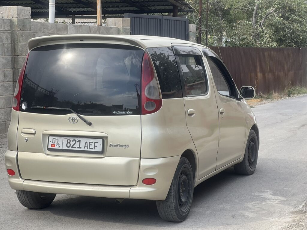 Toyota Funcargo: 2002 г., 1.3 л, Автомат, Бензин, Минивэн: фото 3