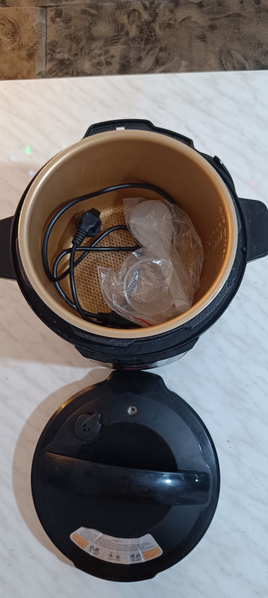Мультиварка Sonifer Отличное состояние 6L 1000W: фото 2