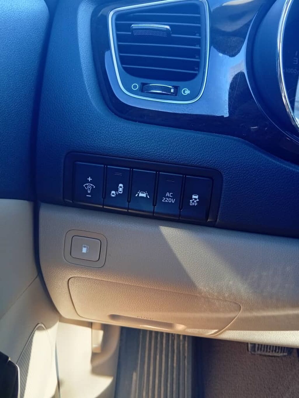 Kia Carnival: 2019 г., 2.2 л, Автомат, Дизель, Минивэн: фото 8
