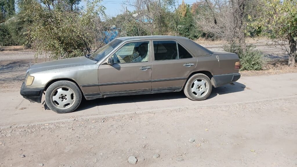 Mercedes-Benz W124: 1987 г., 2.8 л, Механика, Газ, Седан: фото 3