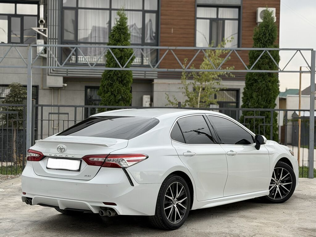 Toyota Camry: 2018 г., 2.5 л, Автомат, Бензин: фото 3