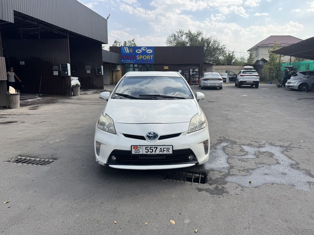 Toyota Prius: 2013 г., 1.8 л, Вариатор, Гибрид, Лифтбек: фото 1