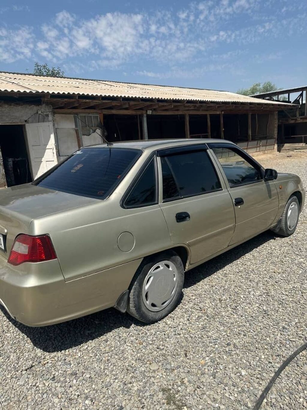 Daewoo Nexia: 2010 г., Механика, Седан: фото 1