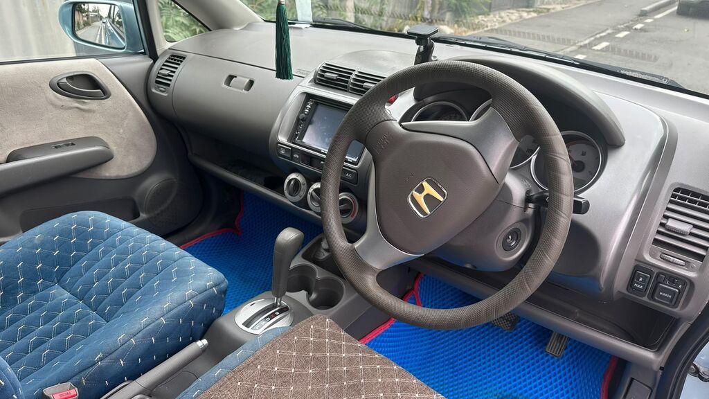 Продам Honda Fit, 2004 г., 1.5 л, автомат, хэтчбек: фото 6