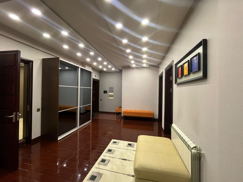 4 otaqlı, Yeni tikili, m. 28 may, 175 kv. m