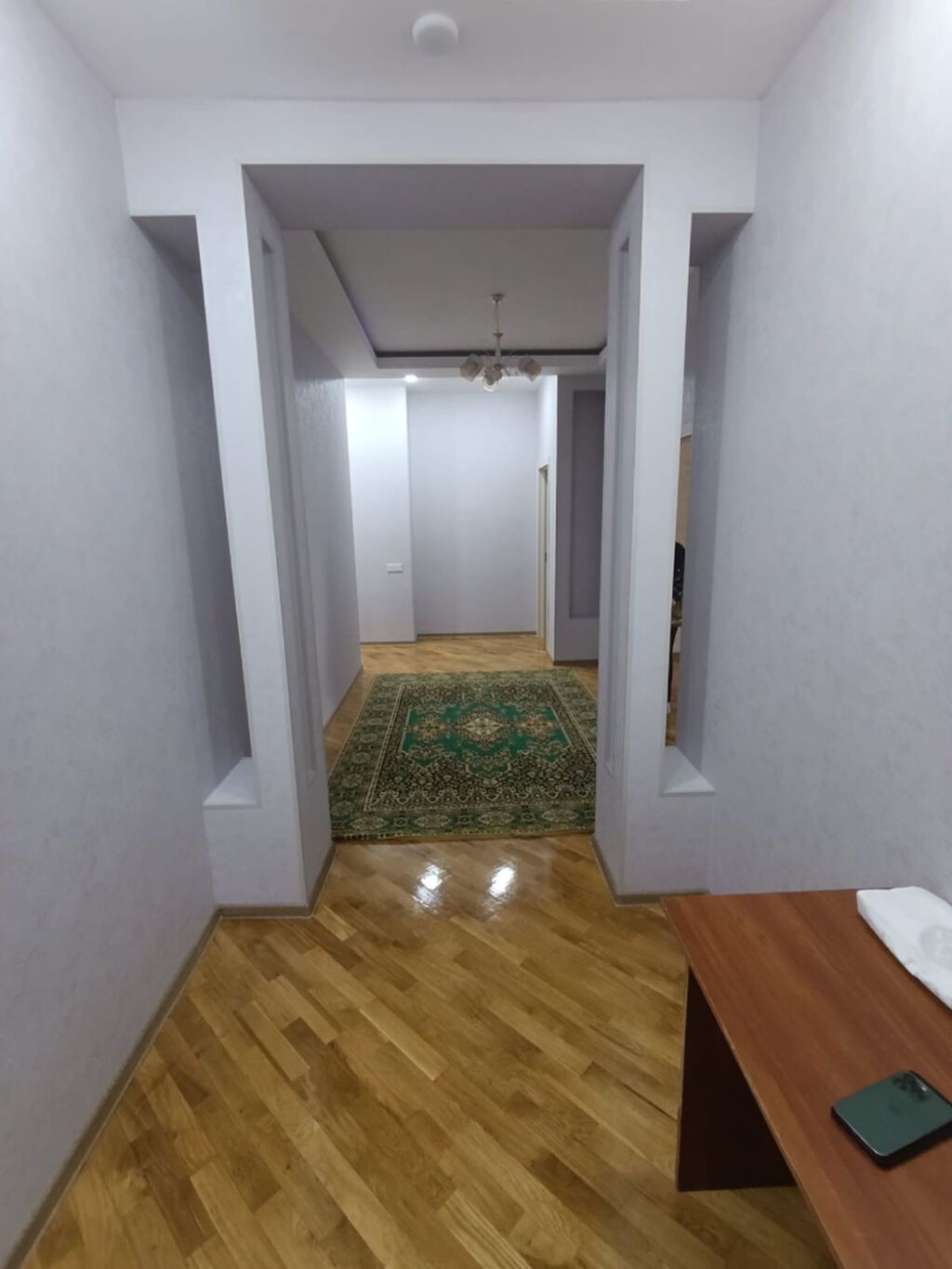 Caspian Plazaya yaxın ərazidə, köhnə 6-cı paralel küçəsində ev kirayə