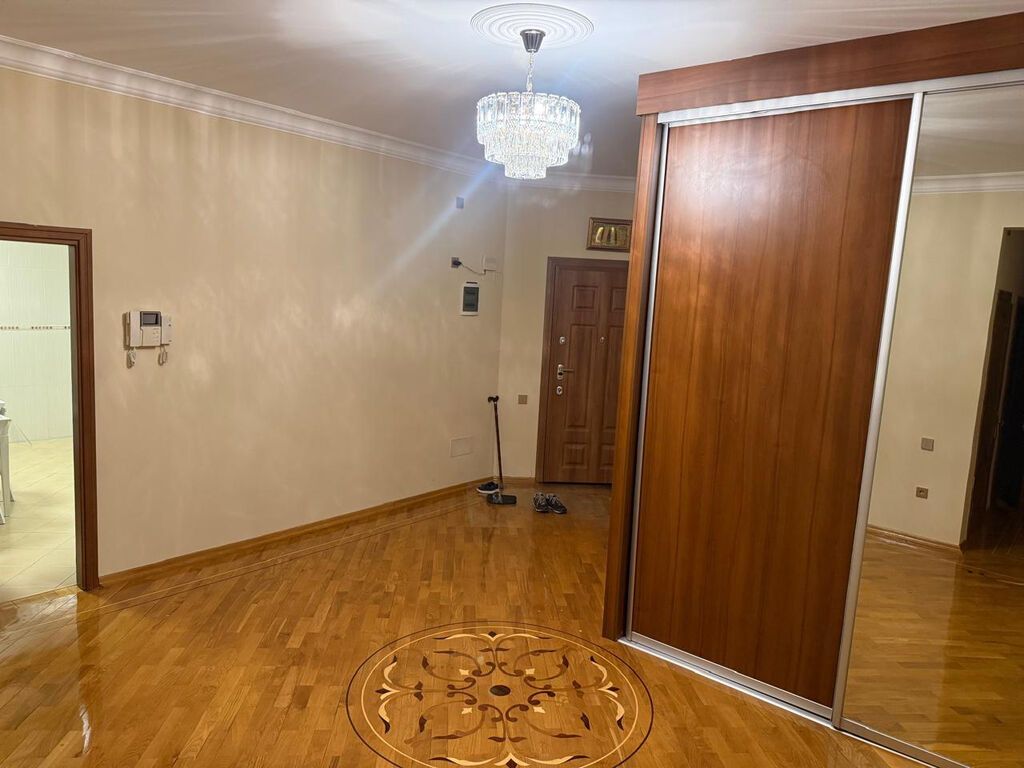 4 otaqlı, Yeni tikili, 212 kv. m