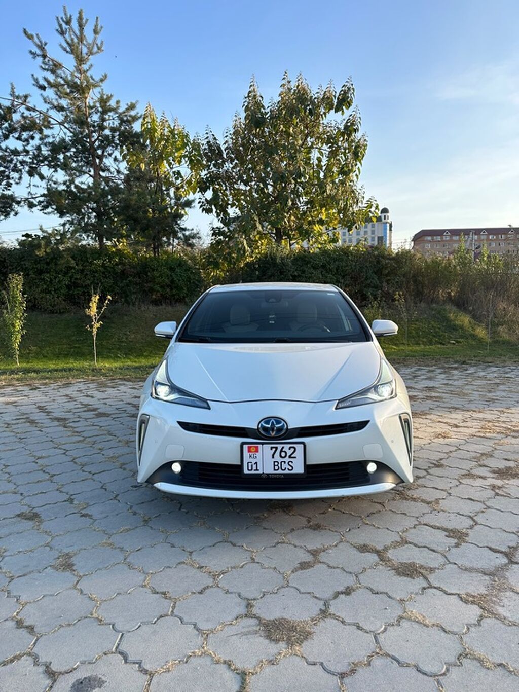 Toyota Prius: 2019 г., 1.8 л, Автомат, Гибрид, Хэтчбэк: фото 1