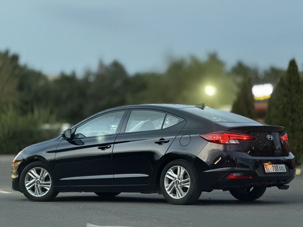 Hyundai Elantra: 2019 г., 2 л, Автомат, Бензин, Седан: фото 3