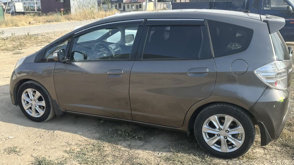 Honda Shuttle: 2011 г., 1.4 л, Вариатор, Гибрид, Универсал: фото 3