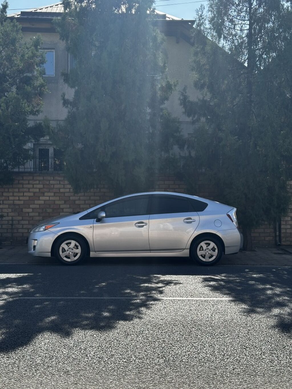 Toyota Prius: 2011 г., 1.8 л, Вариатор, Гибрид, Хэтчбэк: фото 3