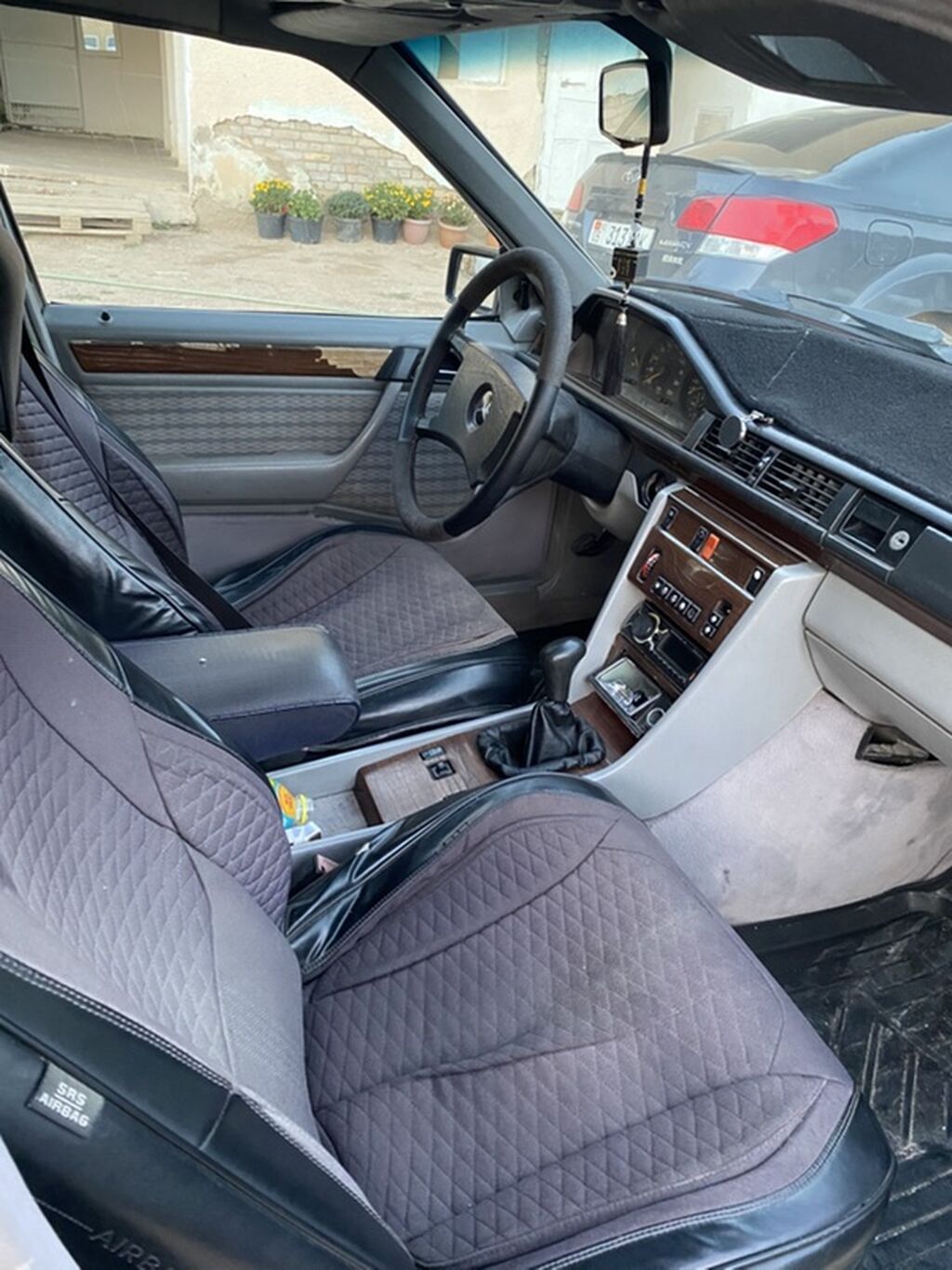 Mercedes-Benz W124: 1990 г., 2.3 л, Механика, Бензин, Седан: фото 7