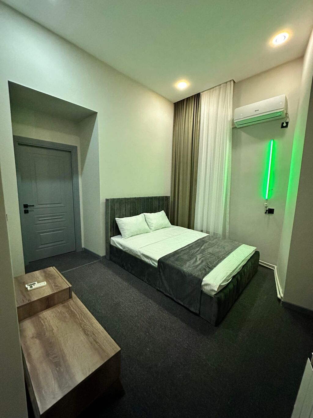 Otel rahat və müasir dizaynlı otaqlardan ibarətdir. Təmizliyə və