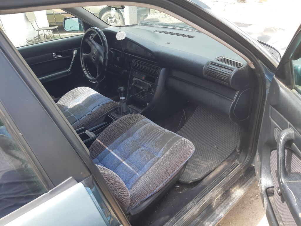 Audi 100: 1991 г., 2.2 л, Механика, Бензин, Седан: фото 2