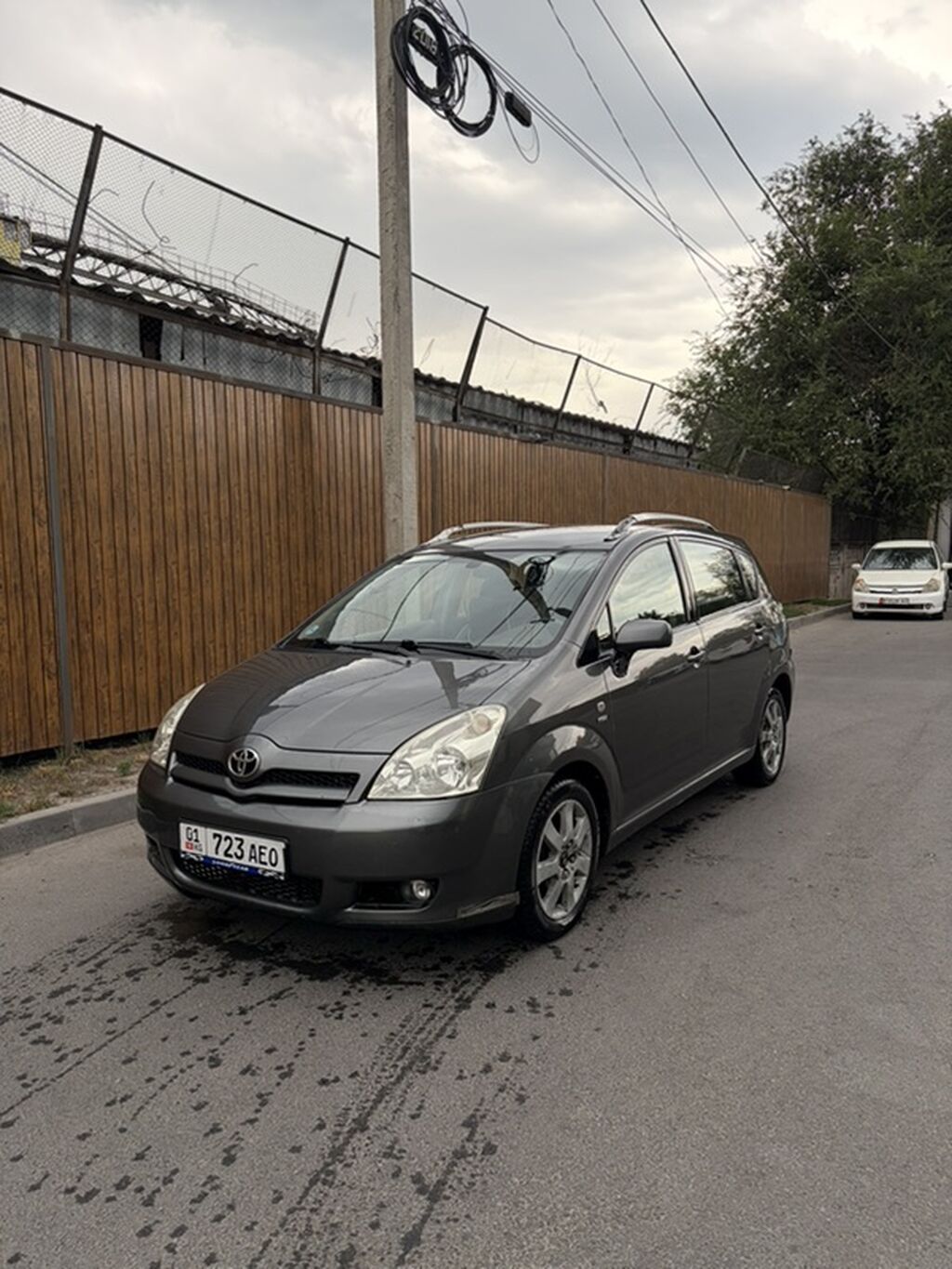 Toyota Corolla Verso: 2004 г., 1.8 л, Механика, Бензин, Минивэн — фото 1