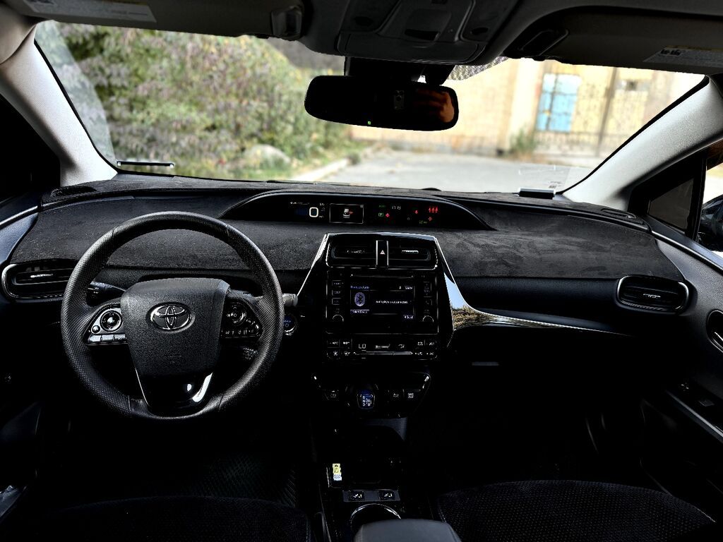 Toyota Prius: 2019 г., 1.8 л, Вариатор, Гибрид, Лифтбек: фото 8