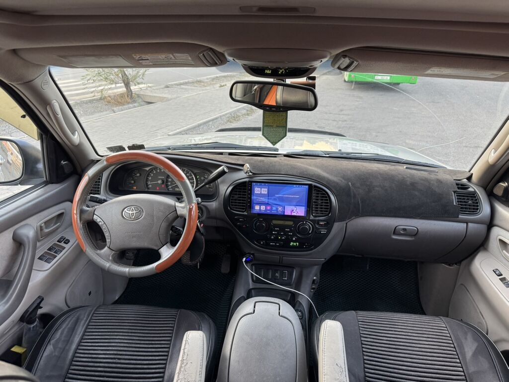 Toyota Sequoia: 2004 г., Автомат, Бензин, Внедорожник: фото 6