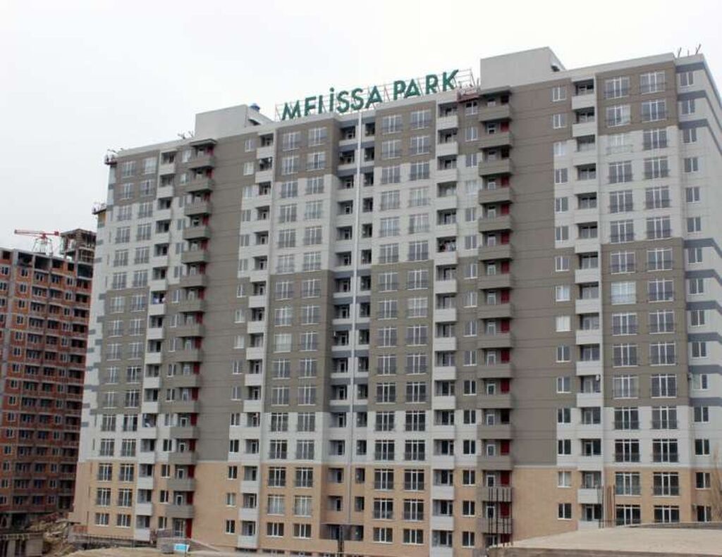 Makler deiləm öz evimdir. 20 Yanvar metrosuna cəmi 5 dəqiqəlik piyada