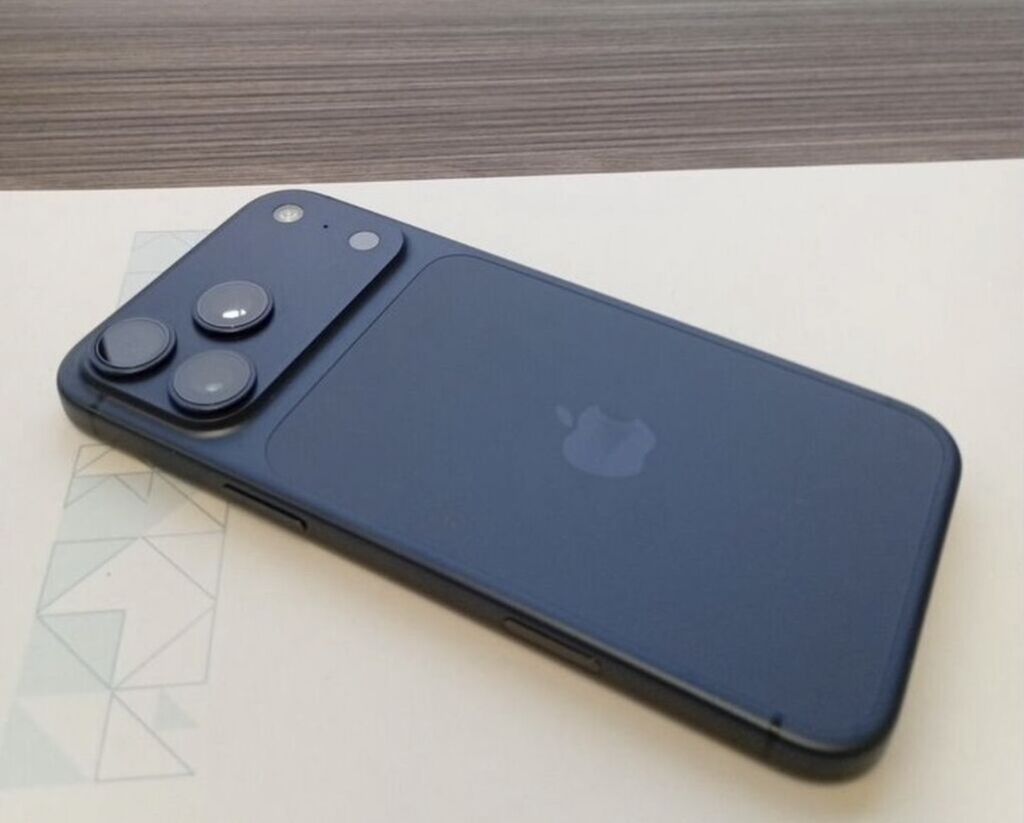 IPhone 17 Pro Max, Б/у, 256 ГБ, Синий, Кабель, 100 %: фото 2