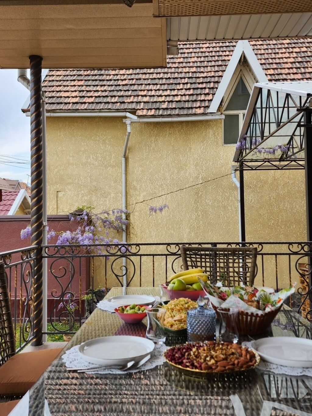 Уютный частный дом с озеленённым двором и крытыми террасами готов к: фото 3