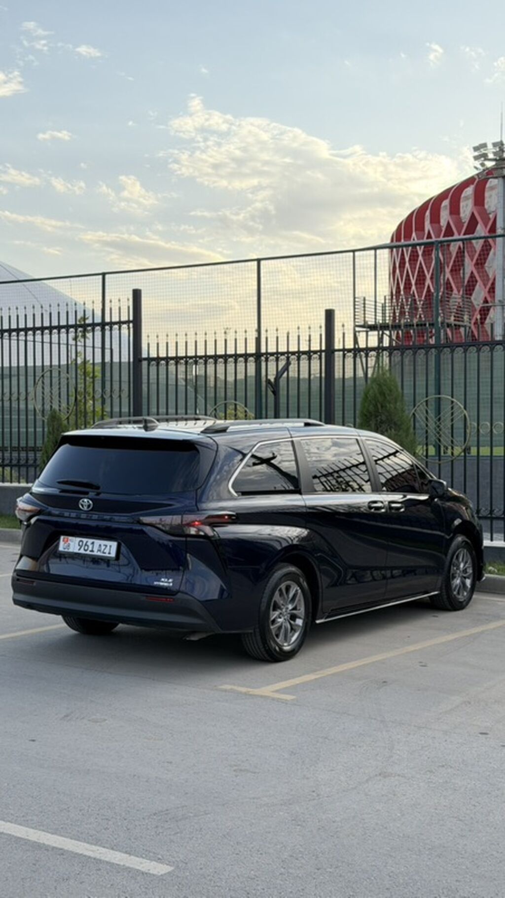 Toyota Sienna: 2023 г., 2.5 л, Вариатор, Гибрид, Минивэн: фото 4