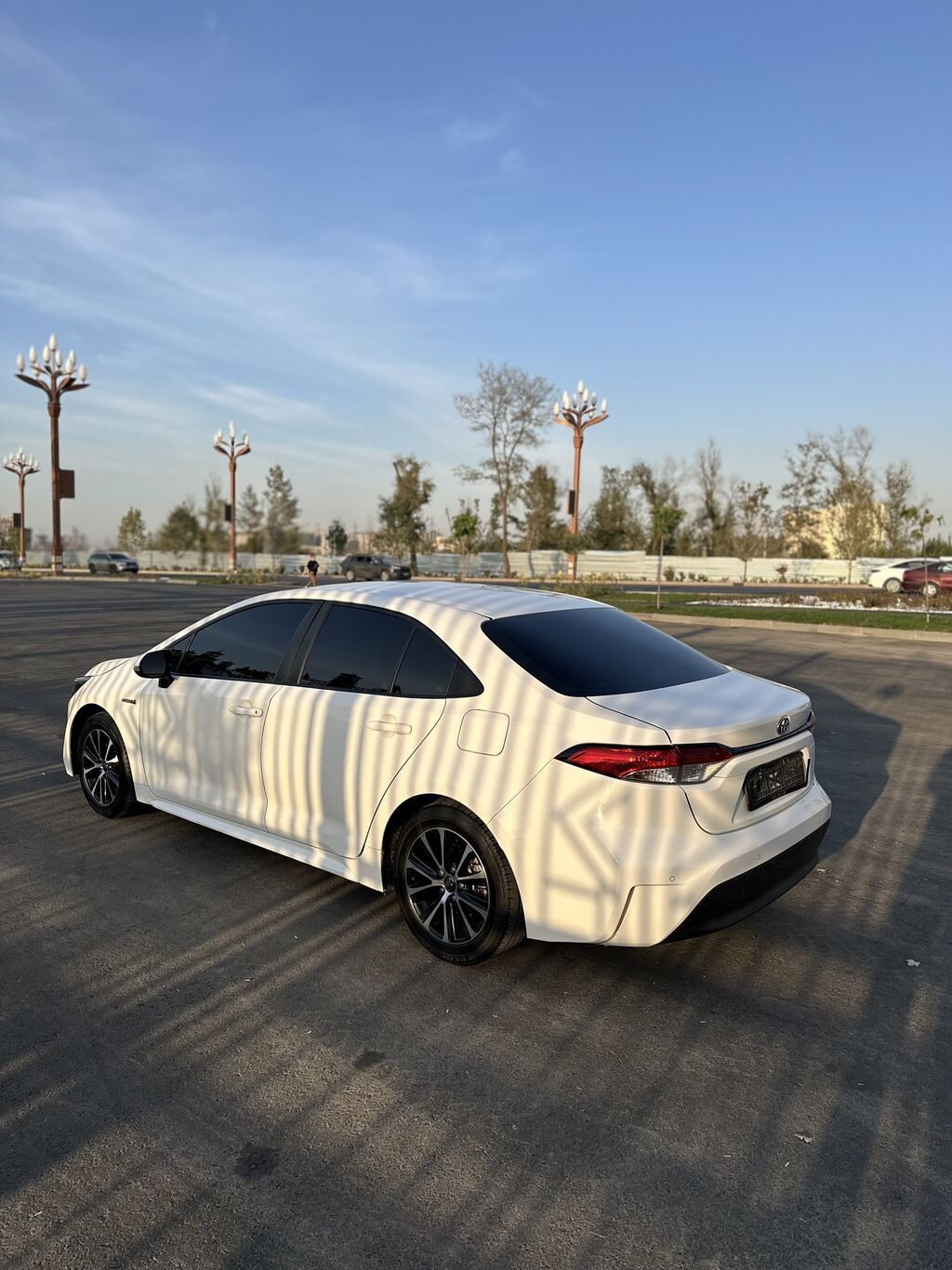 Toyota Corolla: 2023 г., 1.8 л, Автомат, Гибрид, Седан: фото 6