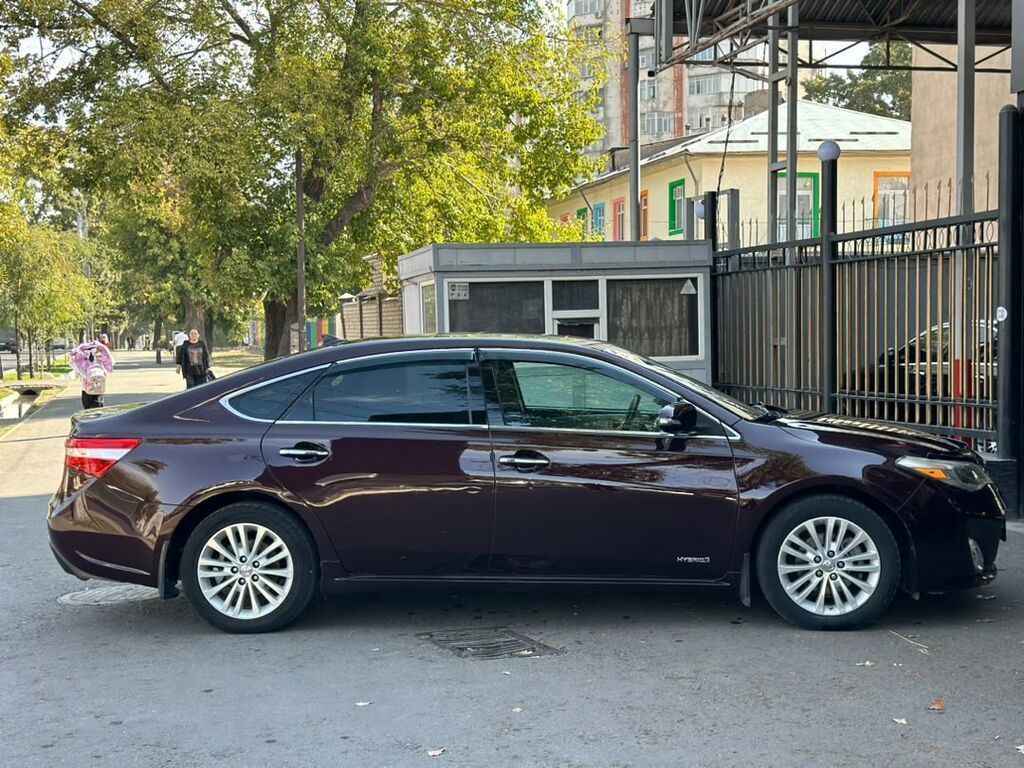 Toyota Avalon: 2013 г., 2.5 л, Вариатор, Гибрид, Седан: фото 3