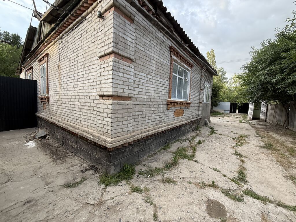 Продаю пол дома. Участок 3 сотки. Дом немецкой постройки кирпич. Район: фото 2