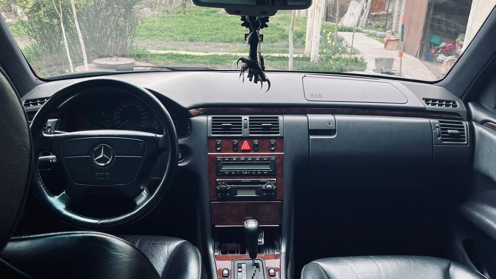 Mercedes-Benz E-Class: 1995 г., 3.2 л, Автомат, Бензин, Седан: фото 8
