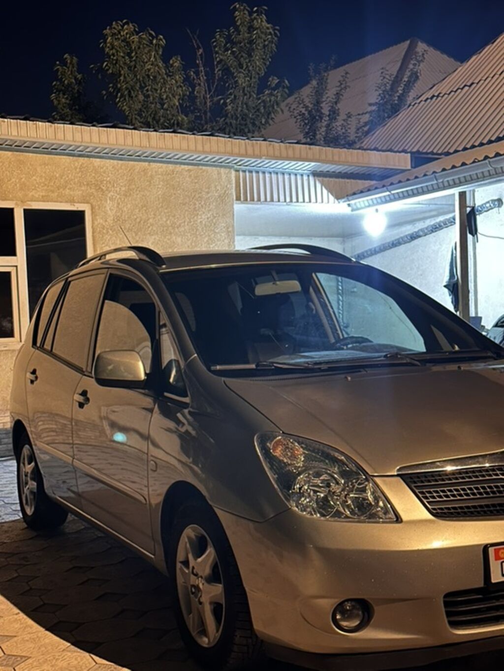 Toyota Corolla Verso: 2002 г., 1.8 л, Механика, Бензин, Минивэн: фото 3