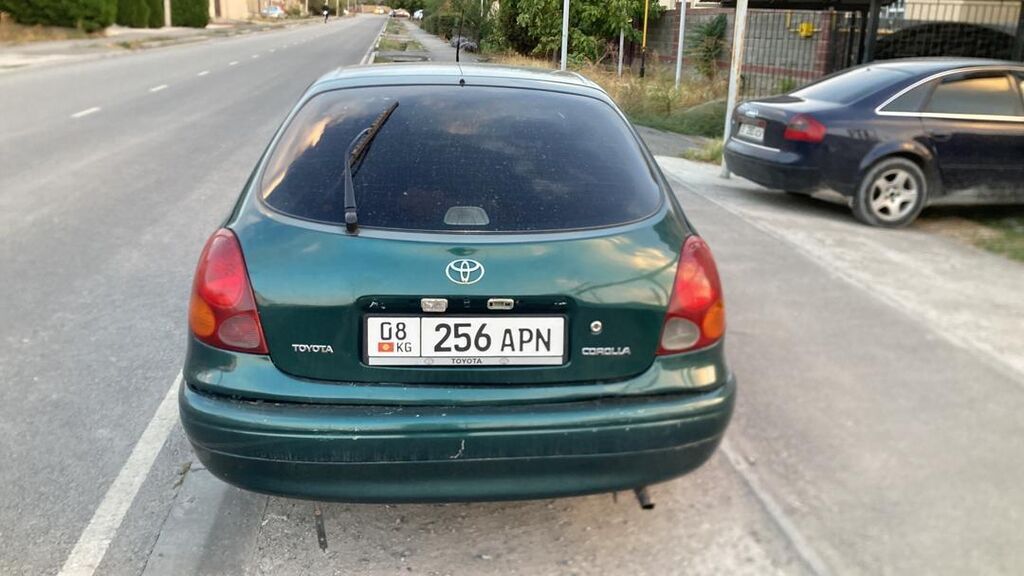 Toyota Corolla: 1999 г., 1.3 л, Механика, Бензин, Хэтчбэк: фото 1