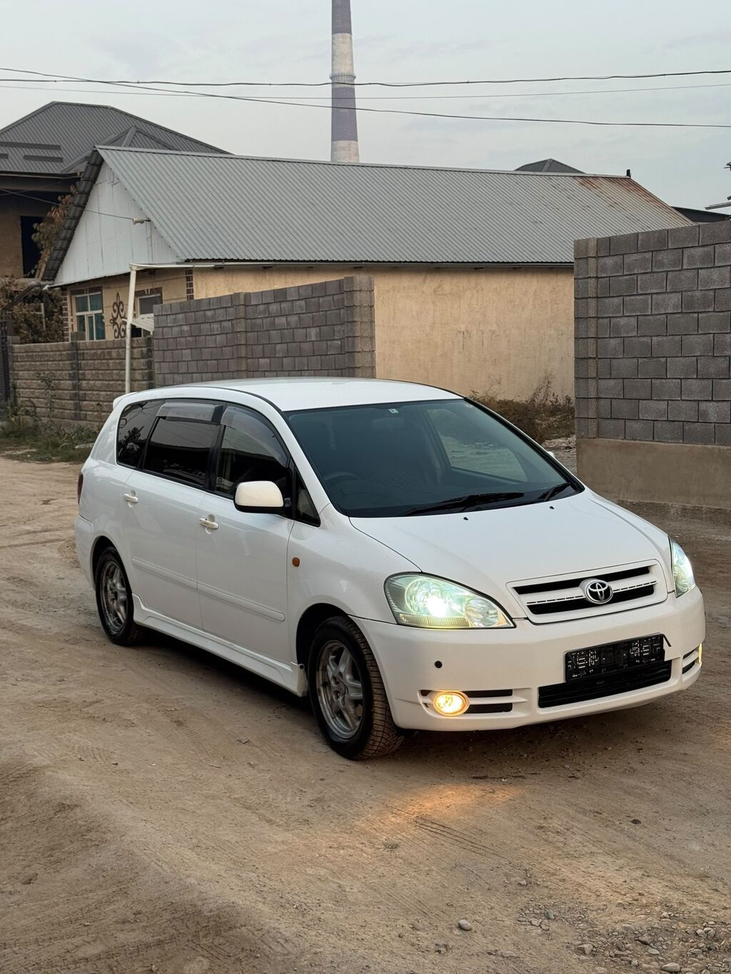 Toyota Ipsum: 2003 г., 2.4 л, Автомат, Бензин, Минивэн: фото 2