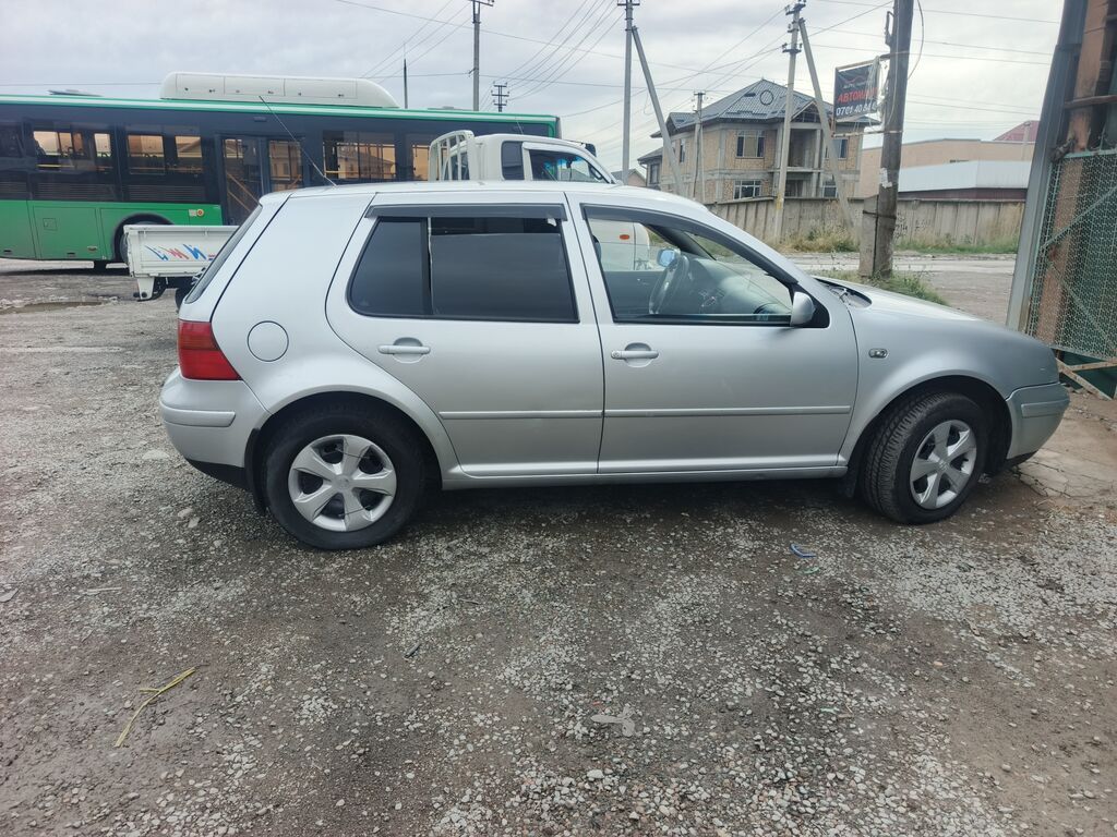 Volkswagen Golf: 2002 г., 1.6 л, Механика, Бензин, Хэтчбэк: фото 3