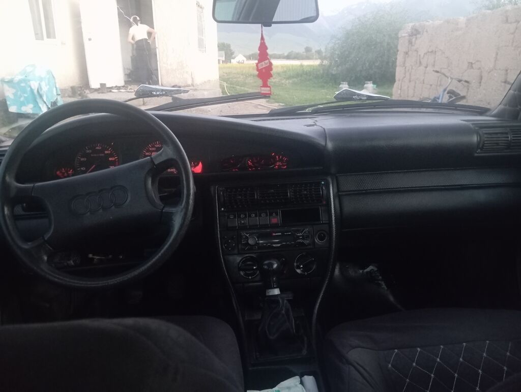 Audi 100: 1991 г., 2.3 л, Механика, Бензин, Универсал: фото 4