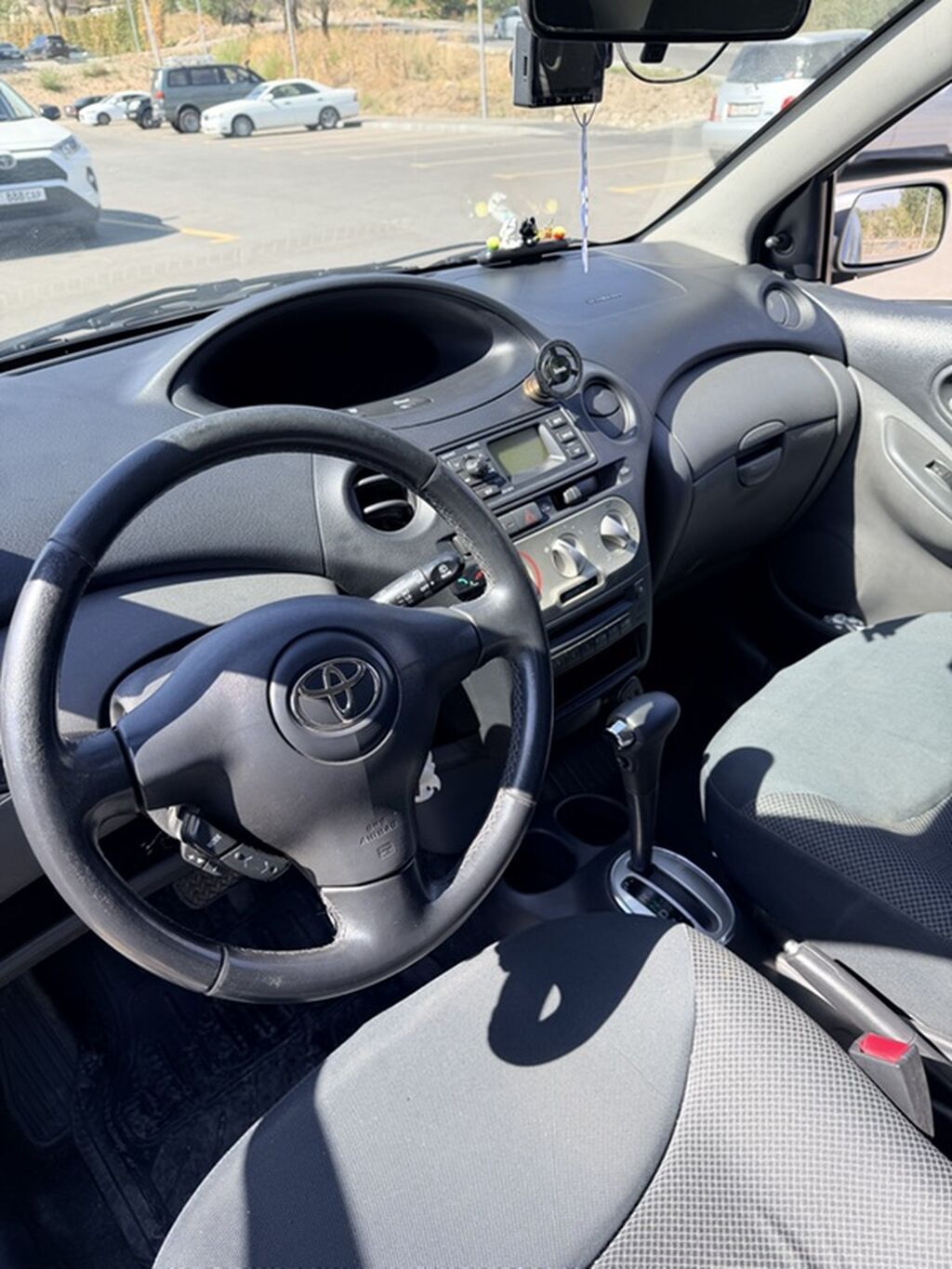Toyota Yaris: 2005 г., 1.3 л, Автомат, Бензин, Хэтчбэк: фото 3