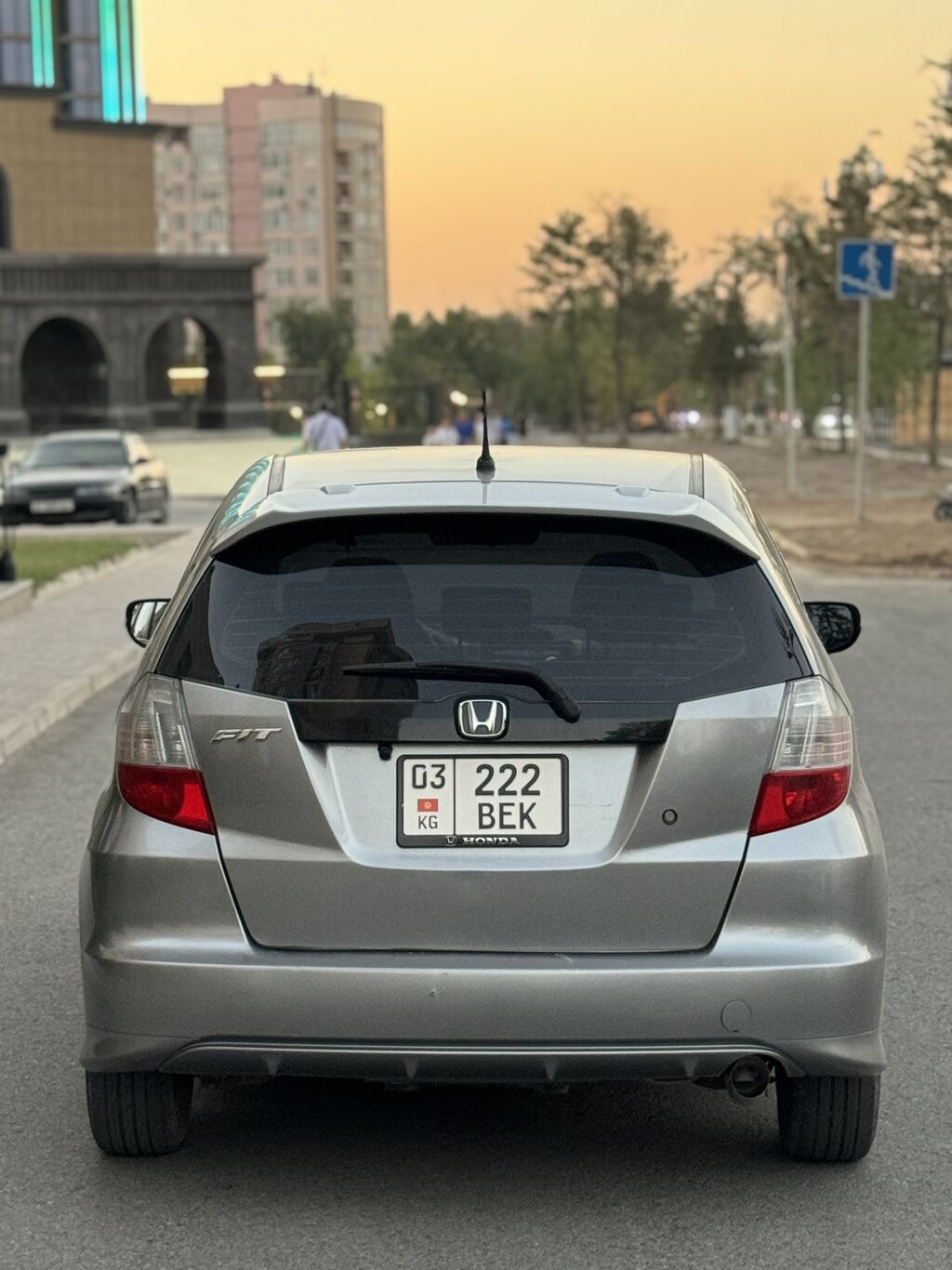 Honda Fit: 2009 г., 1.5 л, Автомат, Бензин, Хэтчбэк: фото 3