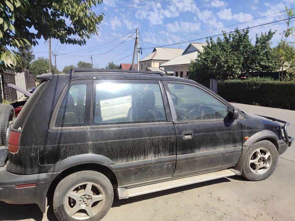 Mitsubishi Chariot: 1997 г., Минивэн: фото 2