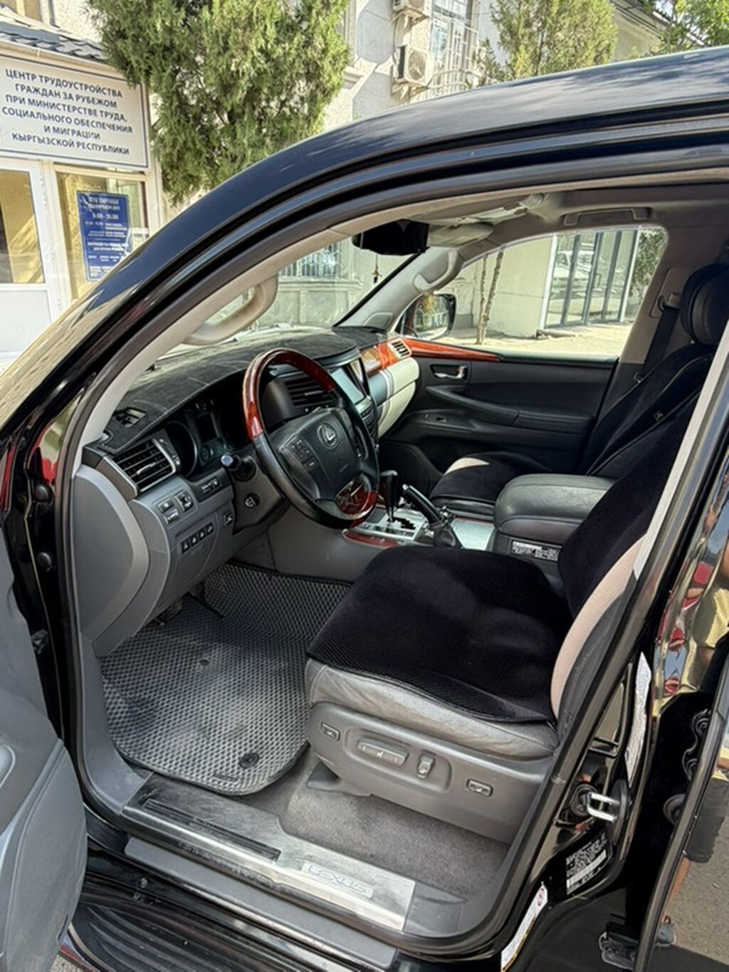 Lexus LX: 2009 г., 5.7 л, Автомат, Бензин, Внедорожник: фото 6