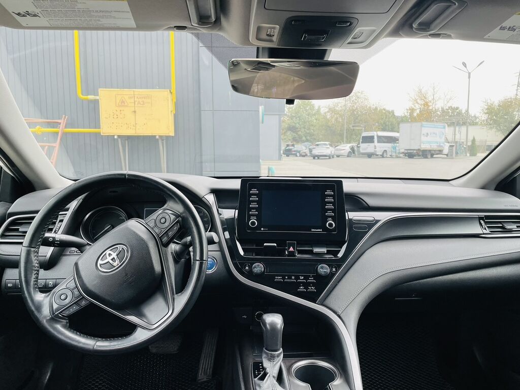 Toyota Camry: 2021 г., 2.5 л, Автомат, Гибрид, Седан: фото 3