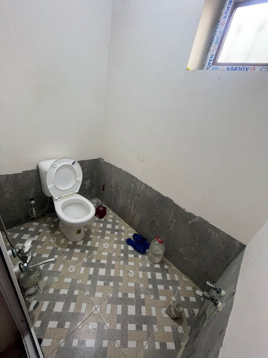 2 mərtəbəli daş tikili həyət evi - Tikinti materialı: qalın çay/şəhər