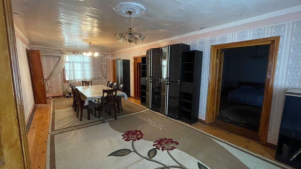 7 otaqlı, 167 kv. m, Təmirsiz