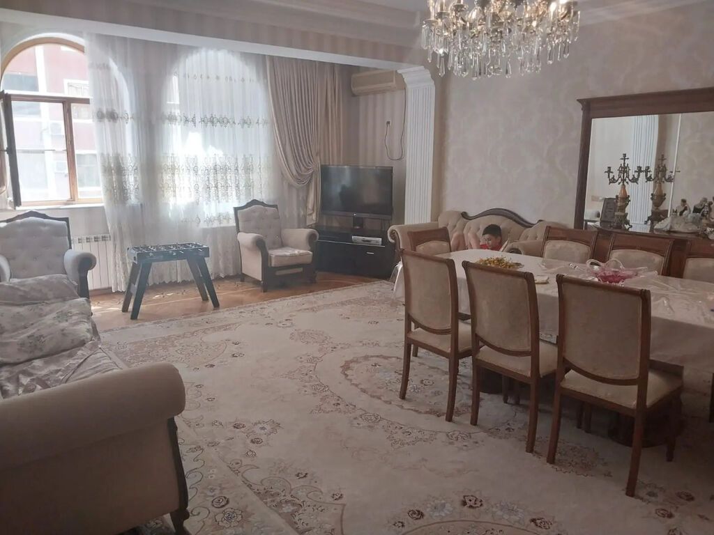 Binəqədidə 4 otaqlı köhnə tikili mənzil satılır, 169 m², 240 000 AZN, şəkil 2 / 9