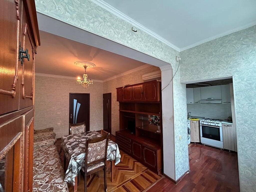 20 Yanvarda metroya 3- 4 dəqiqəlik məsafədə yerləşən 3 otaqlı evə 2