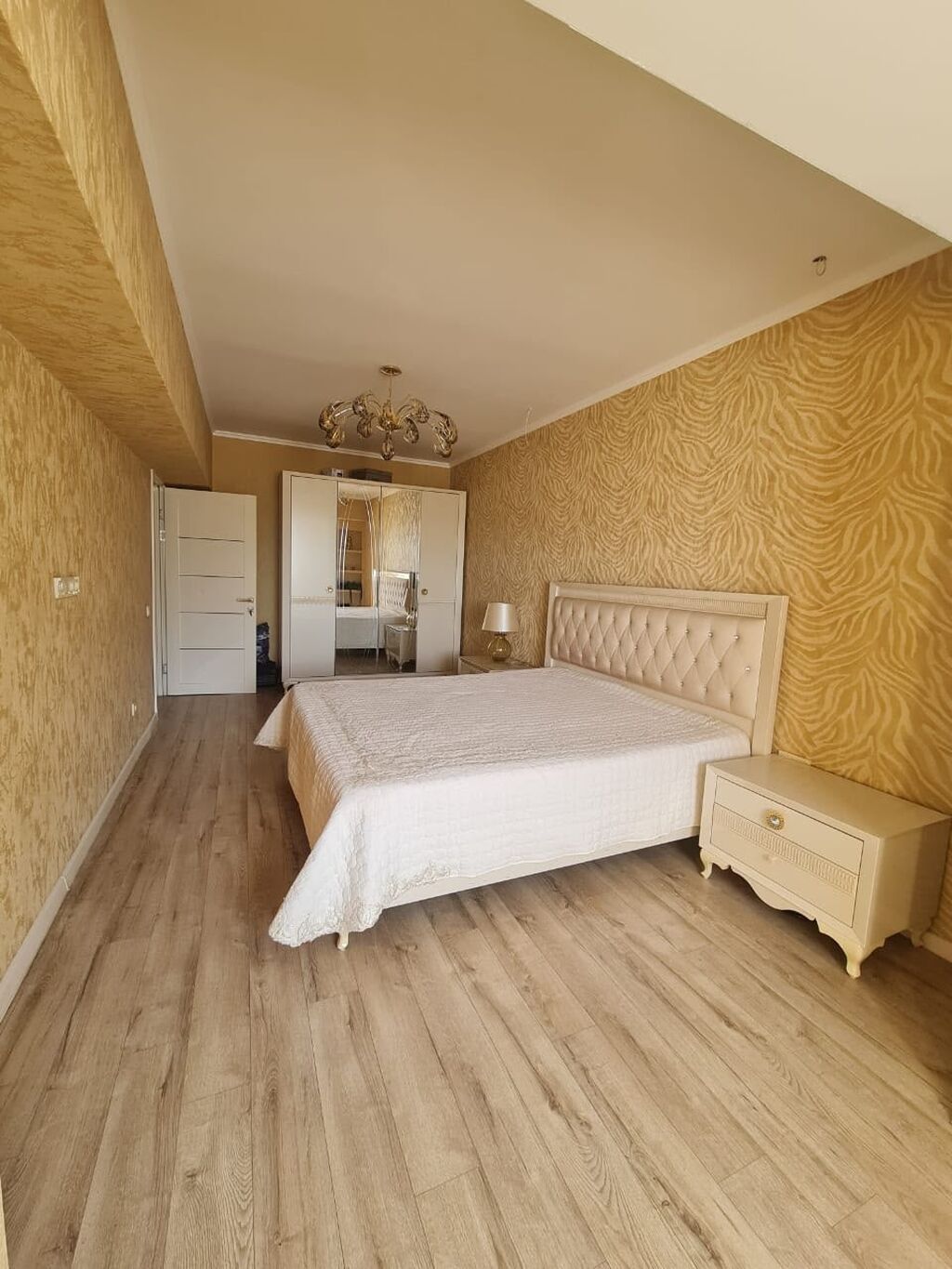 4 комнаты, 136 м², Дордой Плаза ТРЦ Индивидуалка, 5 этаж, Дизайнерский ремонт: фото 4