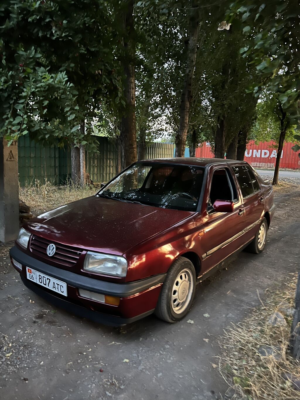 Volkswagen Vento: 1992 г., Бензин, Седан: фото 7