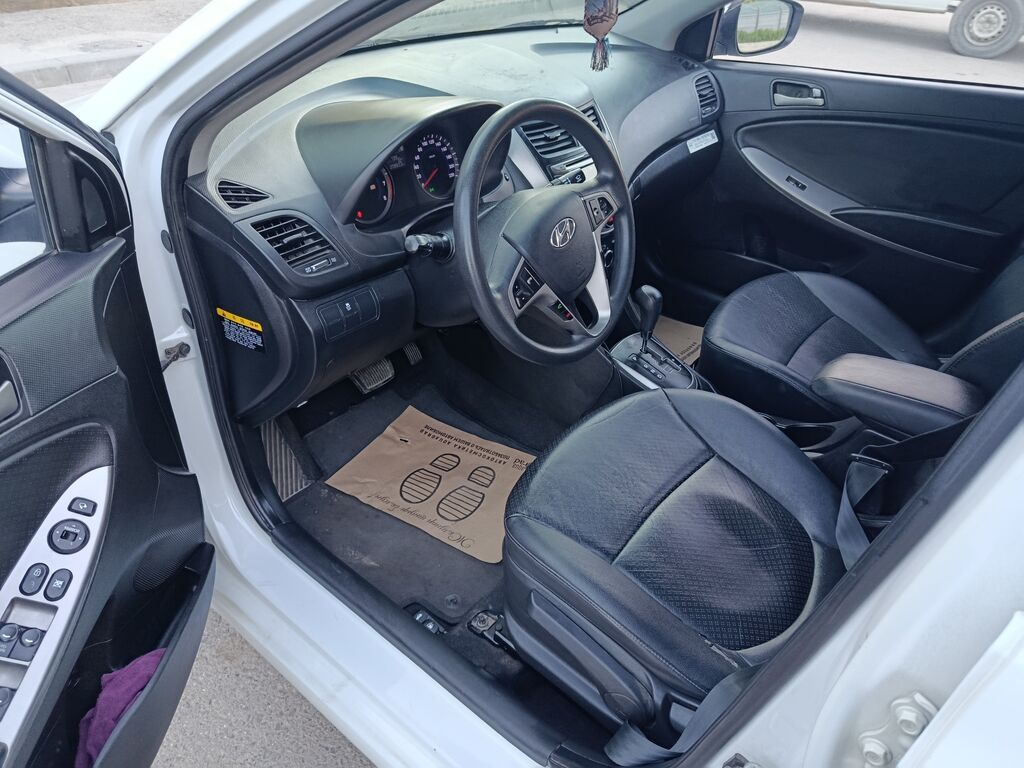 Hyundai Accent: 2018 г., 1.4 л, Автомат, Бензин, Седан: фото 5
