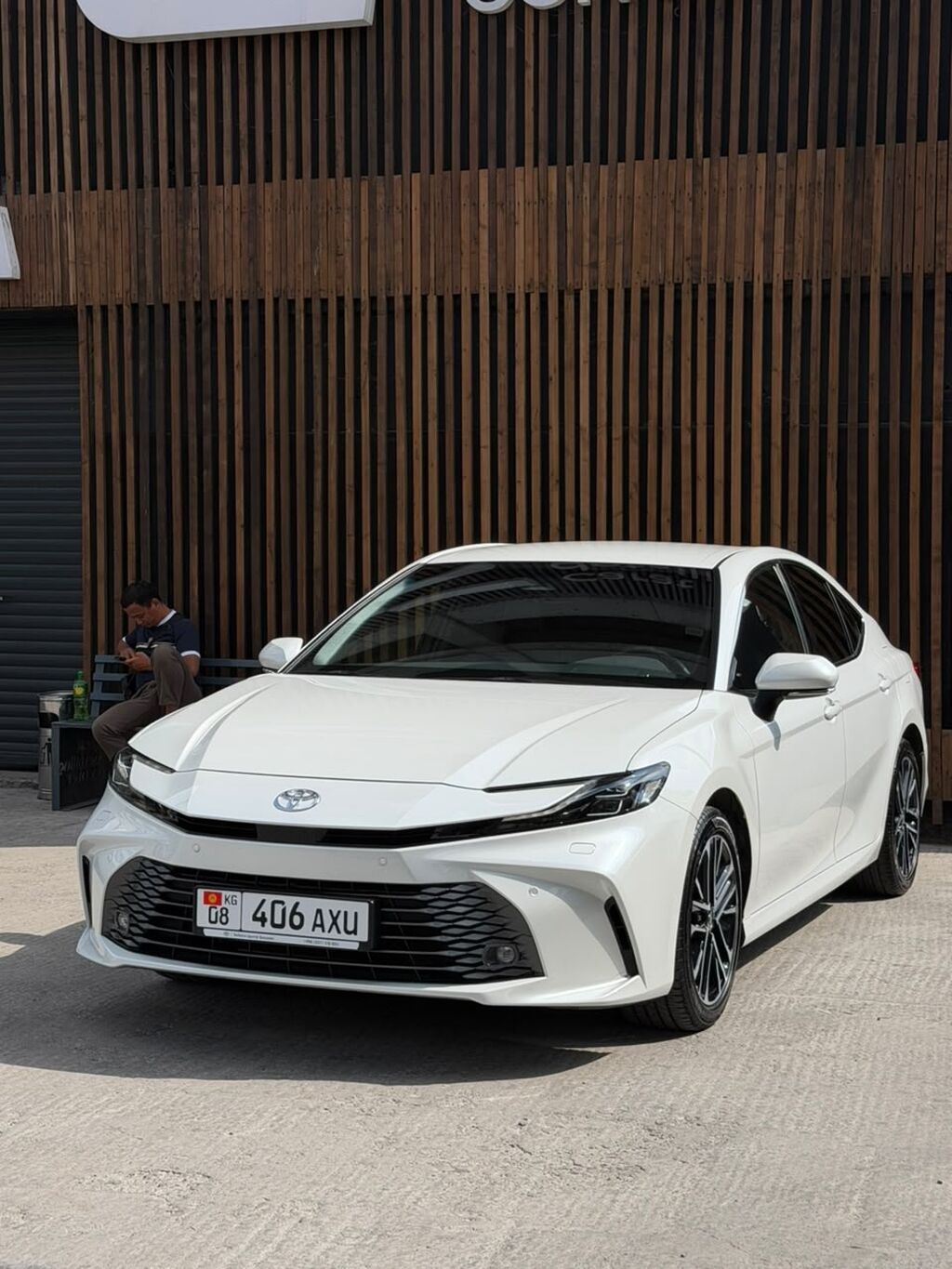 Toyota Camry: 2024 г., 2.5 л, Автомат, Бензин, Седан: фото 2
