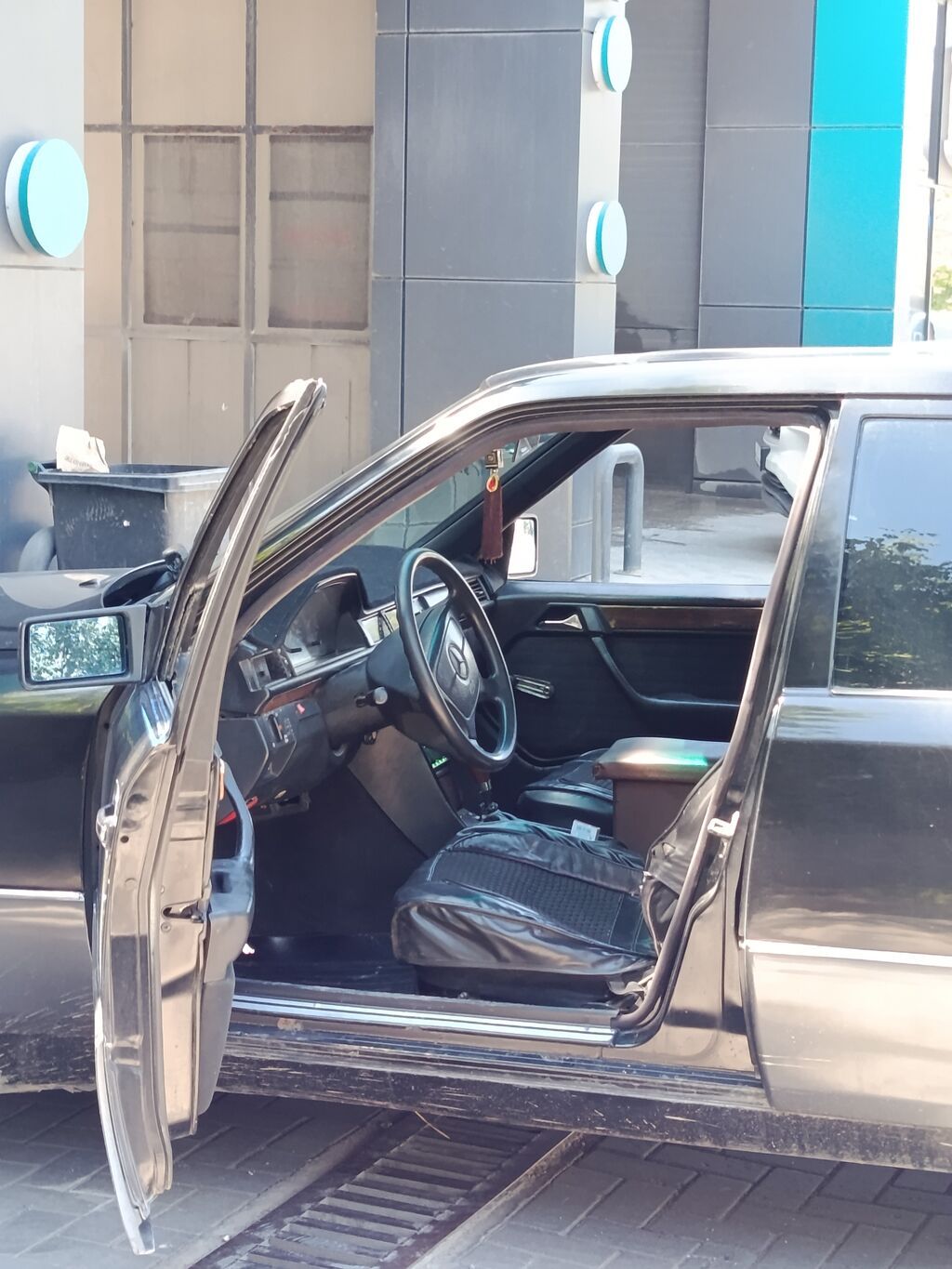 Mercedes-Benz W124: 1990 г., 2.3 л, Механика, Бензин, Седан — фото 5